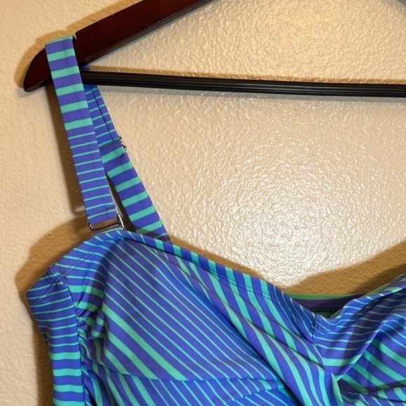 CATALINA Swimsuit Top Plus Size 2X (18W-20W) - Picture 2 of 16